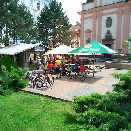 Apartments Rose Garden Дечин Экстерьер фото