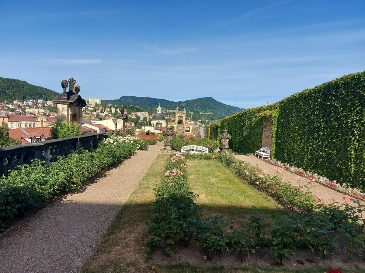 Apartments Rose Garden Дечин Экстерьер фото