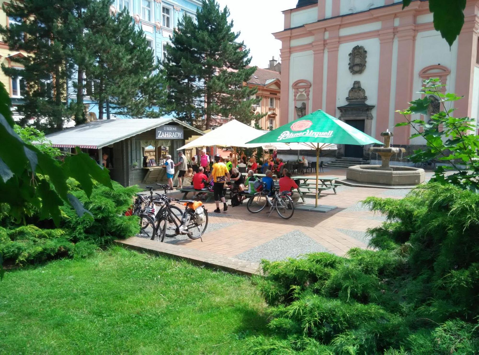 Apartments Rose Garden Дечин Экстерьер фото
